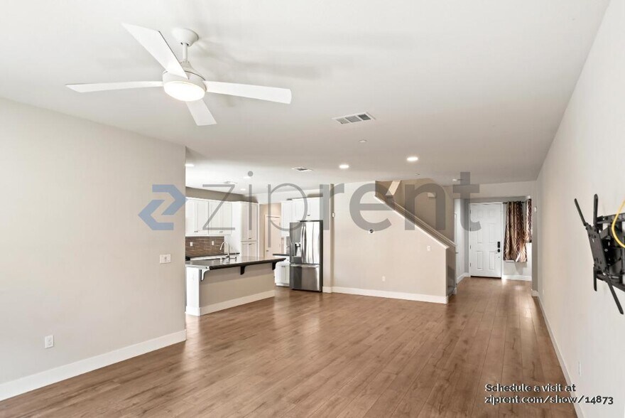 Building Photo - Unit