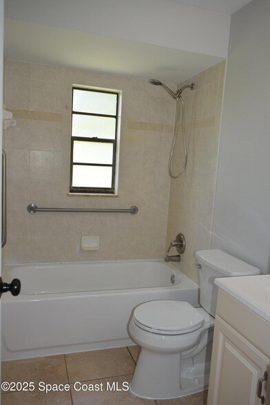 Building Photo - 326 Decordre Rd SE