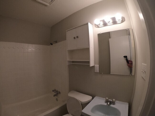 Building Photo - 3256 Suncrest Dr