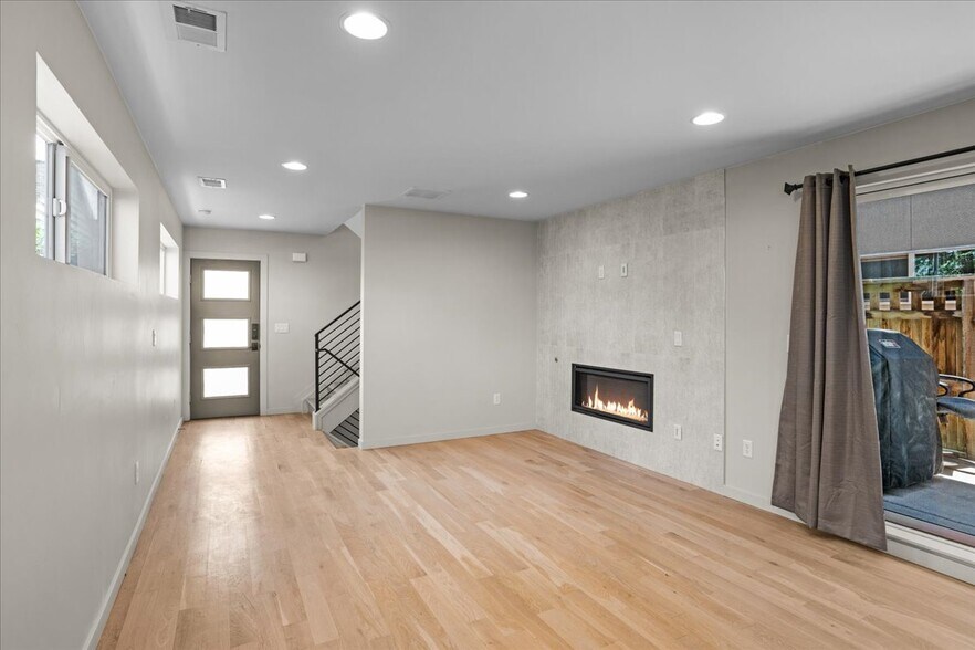 Building Photo - 1331 Yates St