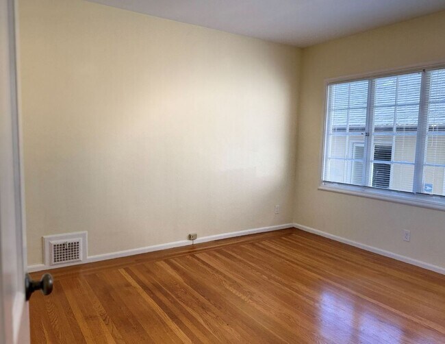 Building Photo - This is a Berkeley Lifestyle. | 3BR | 1.5BA | 1,450 SF | Just Steps from Campus