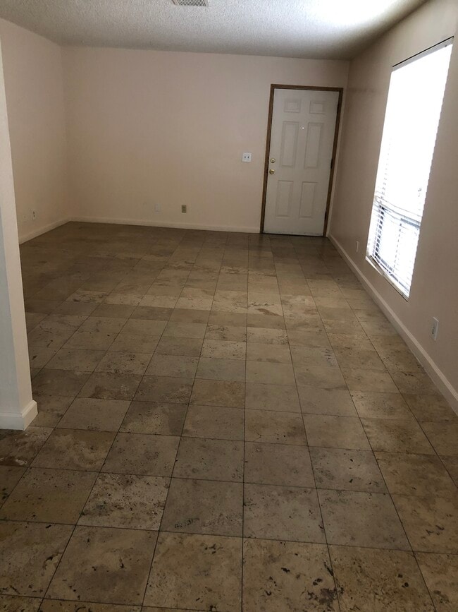 Building Photo - 5203 Caliente St