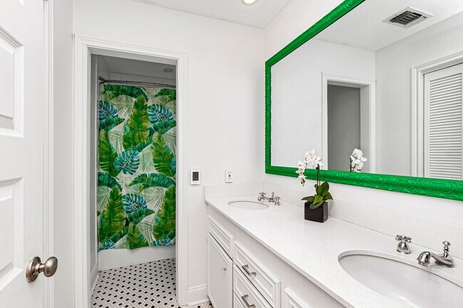 Building Photo - 4204 Pine Park Dr