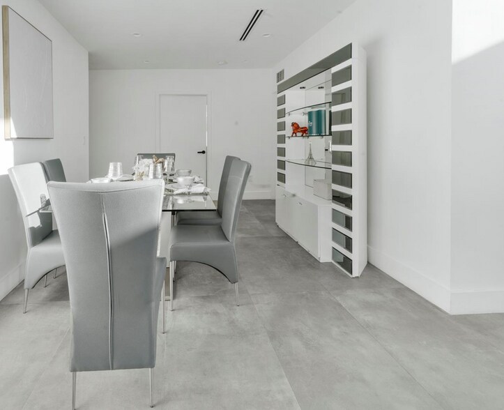 Building Photo - 7610 Bayside Ln