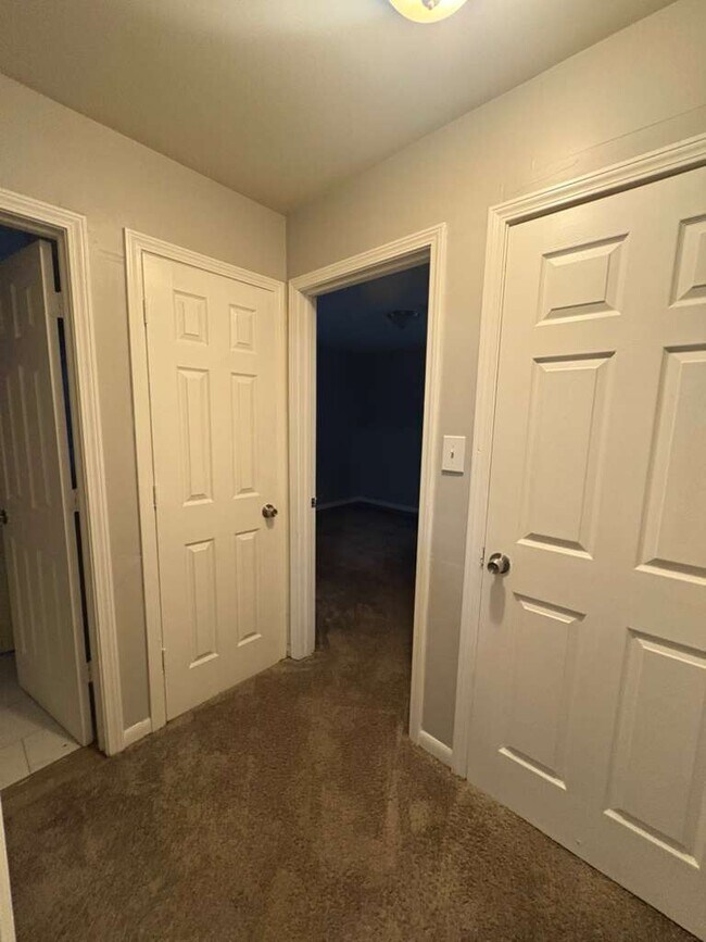 Building Photo - 12011 Evergreen Rd