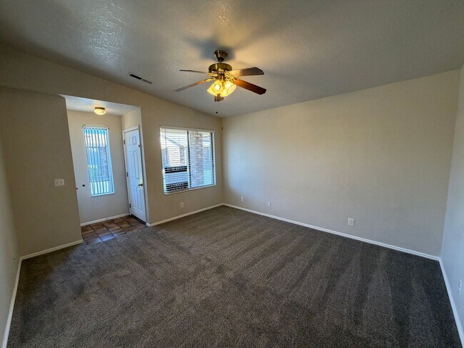Building Photo - DARLING TWO BEDROOM FOR RENT!