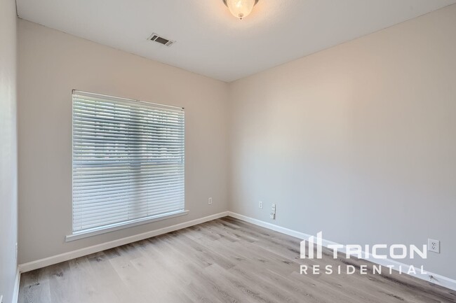 Building Photo - 881 Ashton Park Dr SE