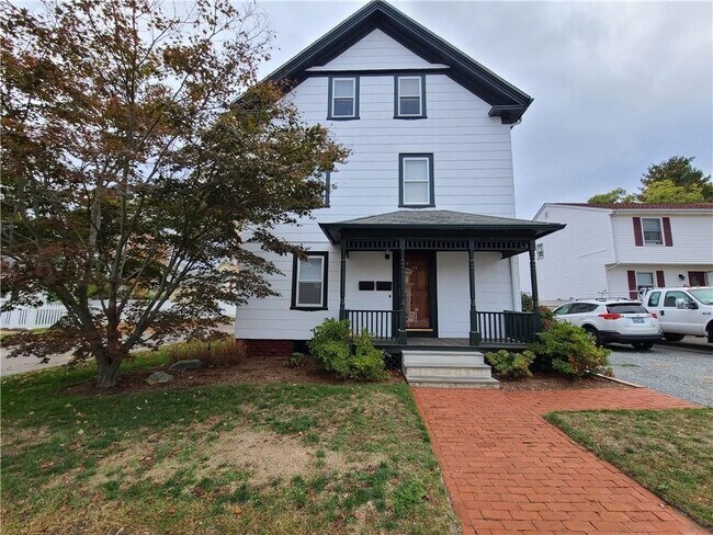Building Photo - 154 2nd St