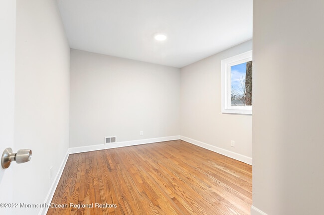 Building Photo - 2 Middlesex Rd