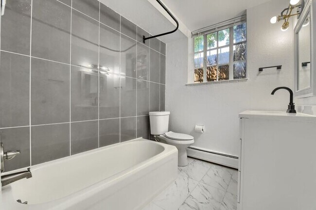 Building Photo - 2233 Kearney St