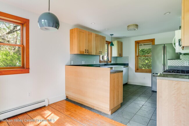 Building Photo - 334 Fish Creek Rd