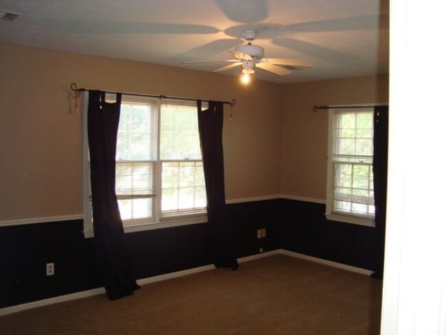 Building Photo - 4 Bedroom 2.5 Bath Home available to rent!