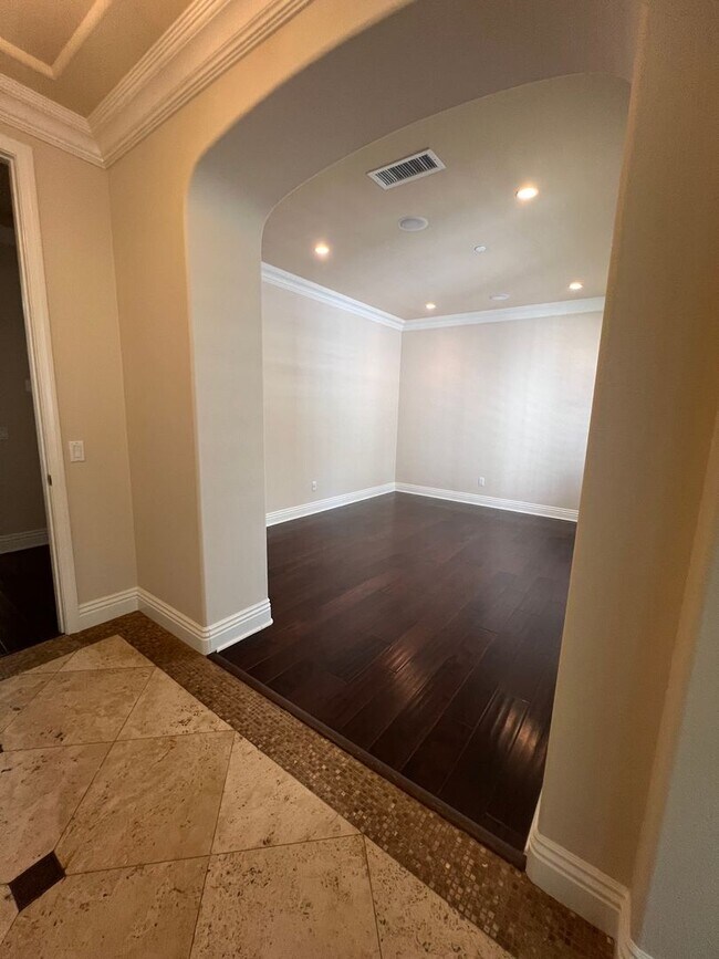 Building Photo - Spectacular Mont Calabasas 5 bed, 5.5 bath Estate