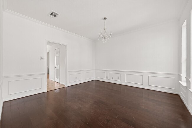 Building Photo - 2627 Double Lake Dr