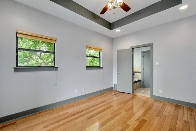 Building Photo - 1203 E 2nd St