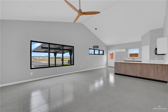 Building Photo - 12 Oriole Rd