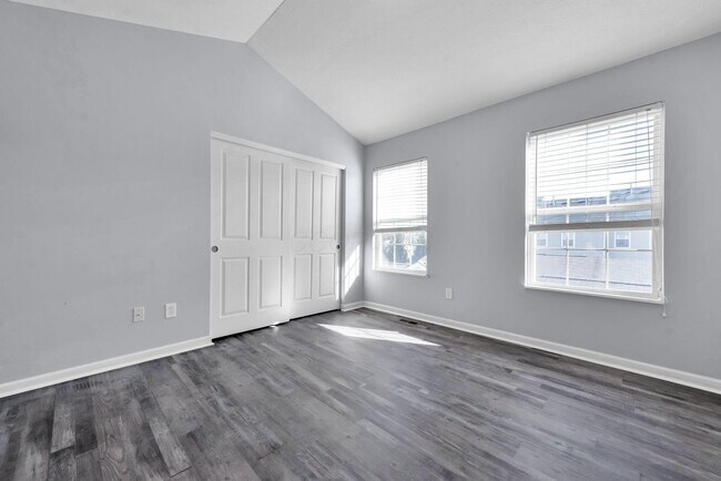 Building Photo - 8326 Bruntsfield Rd