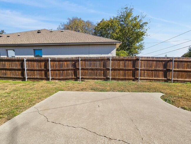 Building Photo - 5837 Aton Ave