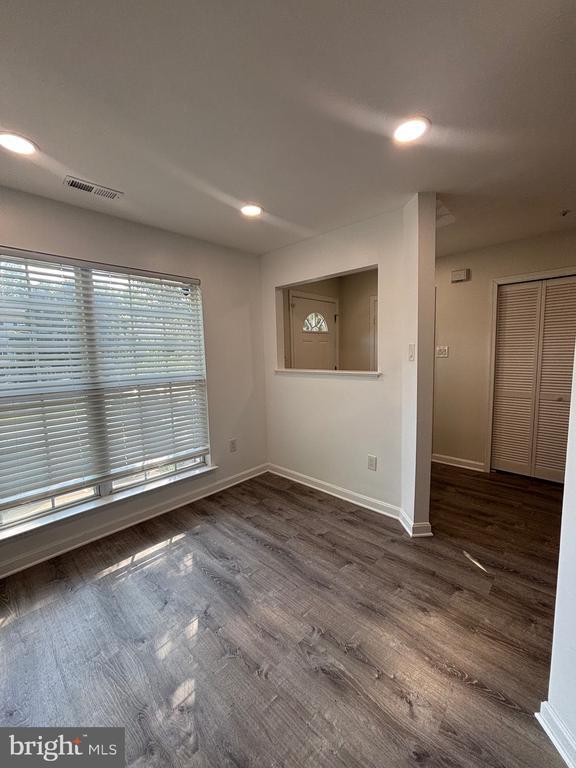 Building Photo - 863 English Chestnut Dr
