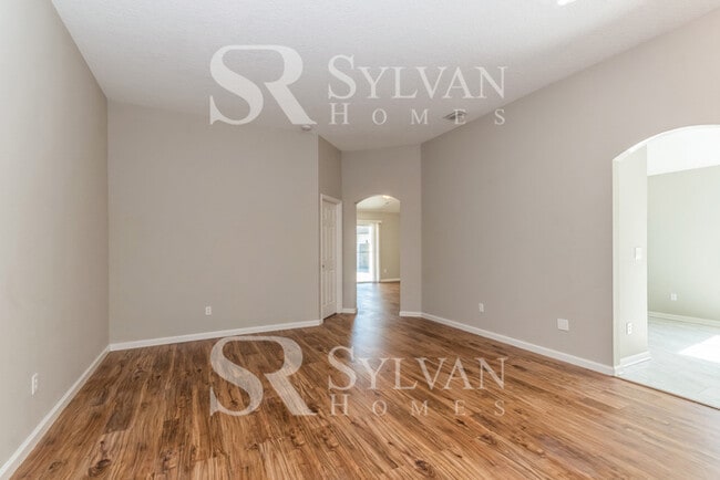 Building Photo - Don't miss out on this lovely 3BR 2BA home