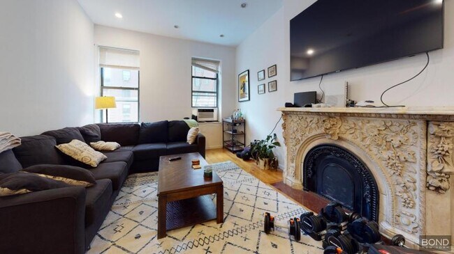 Building Photo - 3 bedroom in Manhattan NY 10003