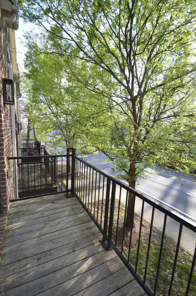 Building Photo - 142 Moreland Ave SE