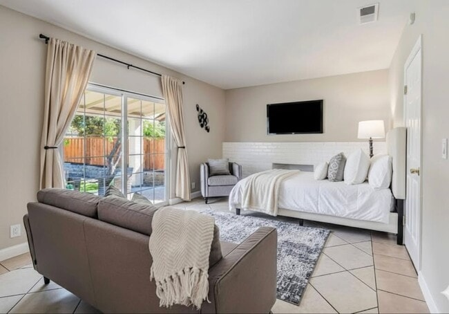 Building Photo - 3342 Dias Dr