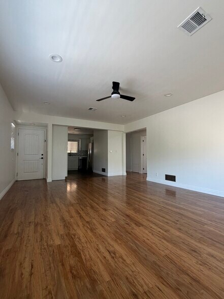 Living room - 3052 Honolulu Ave