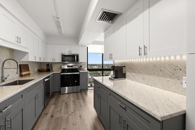 Building Photo - 3301 Bayshore Blvd
