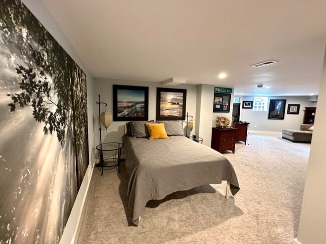 Building Photo - 4515 N Lake Dr