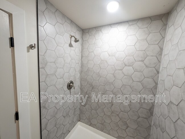 Building Photo - 810 13th St NW