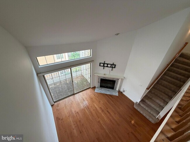 Building Photo - 5911 Barbados Pl