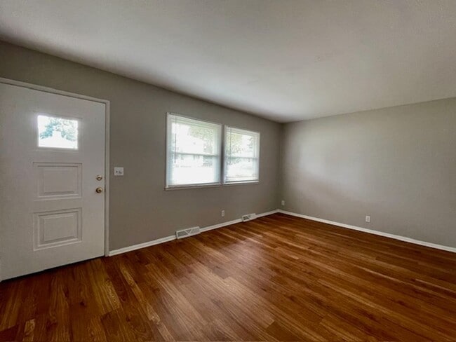 Building Photo - jp232