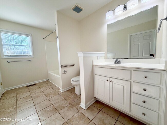 Building Photo - 6216 Hillcrest Ct