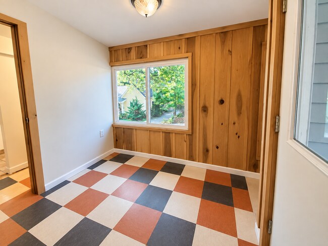 Building Photo - 211 E Cottage Grove Ave