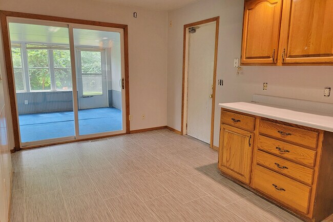 Building Photo - 1808 Dakota St