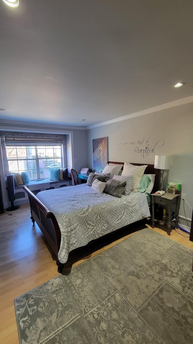 Building Photo - 780 River Rd