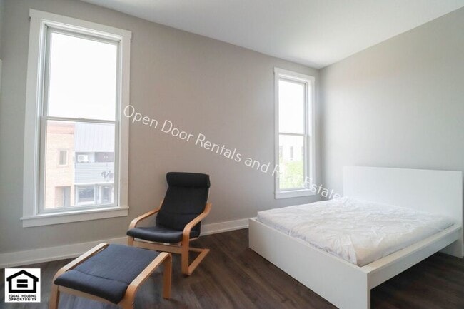 Building Photo - 113 1/2 W Maumee St