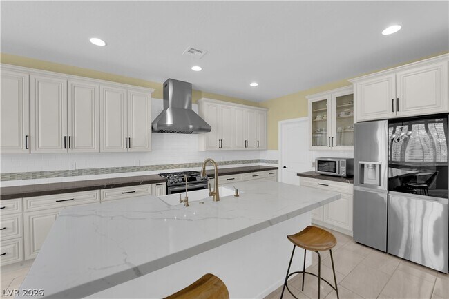 Building Photo - 608 Highland Bluff Way