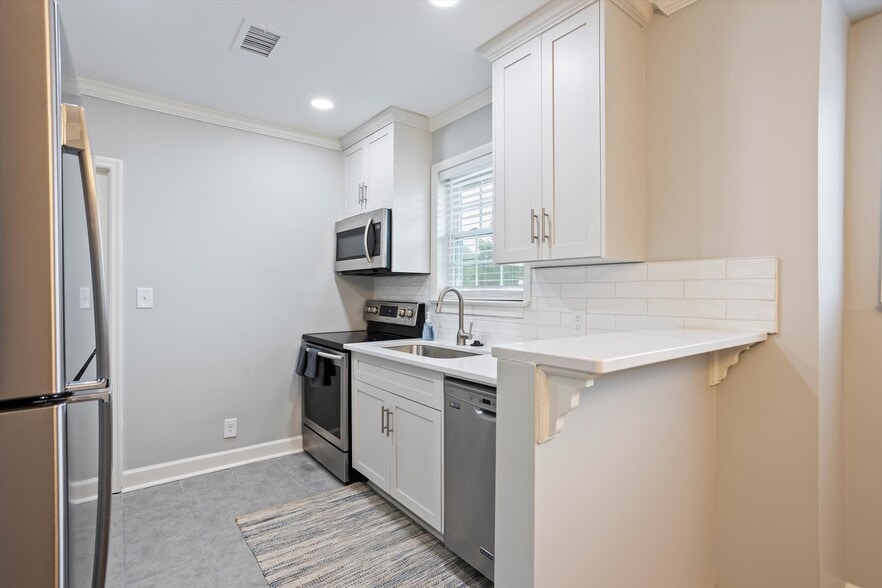 Building Photo - 2846 Walton Way