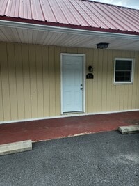Building Photo - 9349 Valley Rd