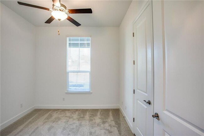 Building Photo - 505 Affazia Ln