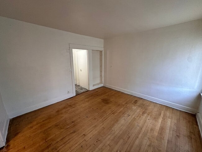 Building Photo - RENOVATED STUDIO WEST CENTRAL APARTMENT | HISTORIC BUILDING | PET FRIENDLY | AVAIL NOW