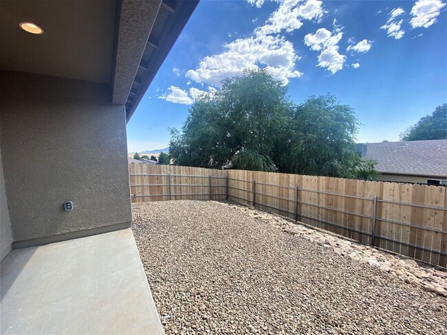 Building Photo - 6130 N Buckboard Dr