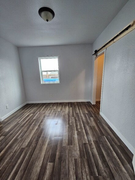 Building Photo - 110 S King St