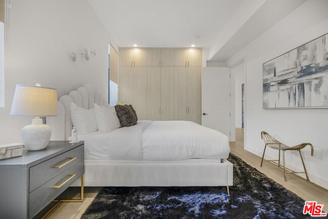 Building Photo - 10563 Ashton Ave