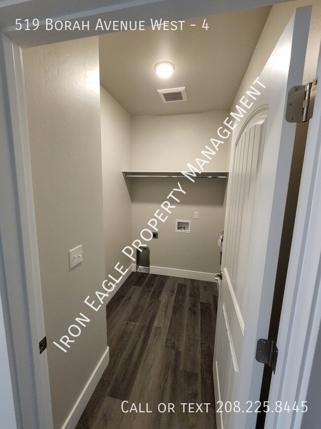 Building Photo - 519 Borah Ave W