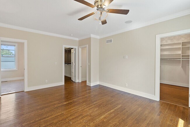 Building Photo - 3739 Hyde Park Ave
