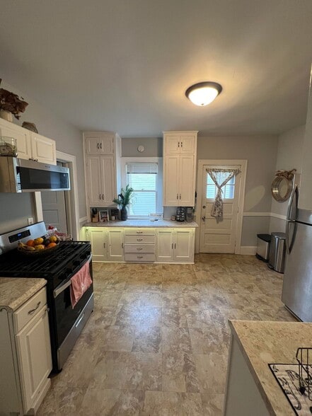 Kitchen, Side Door - 1401 5th St NE