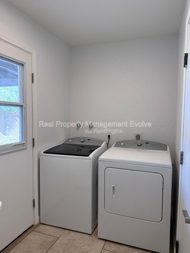 Building Photo - 4428 E Joan De Arc Ave